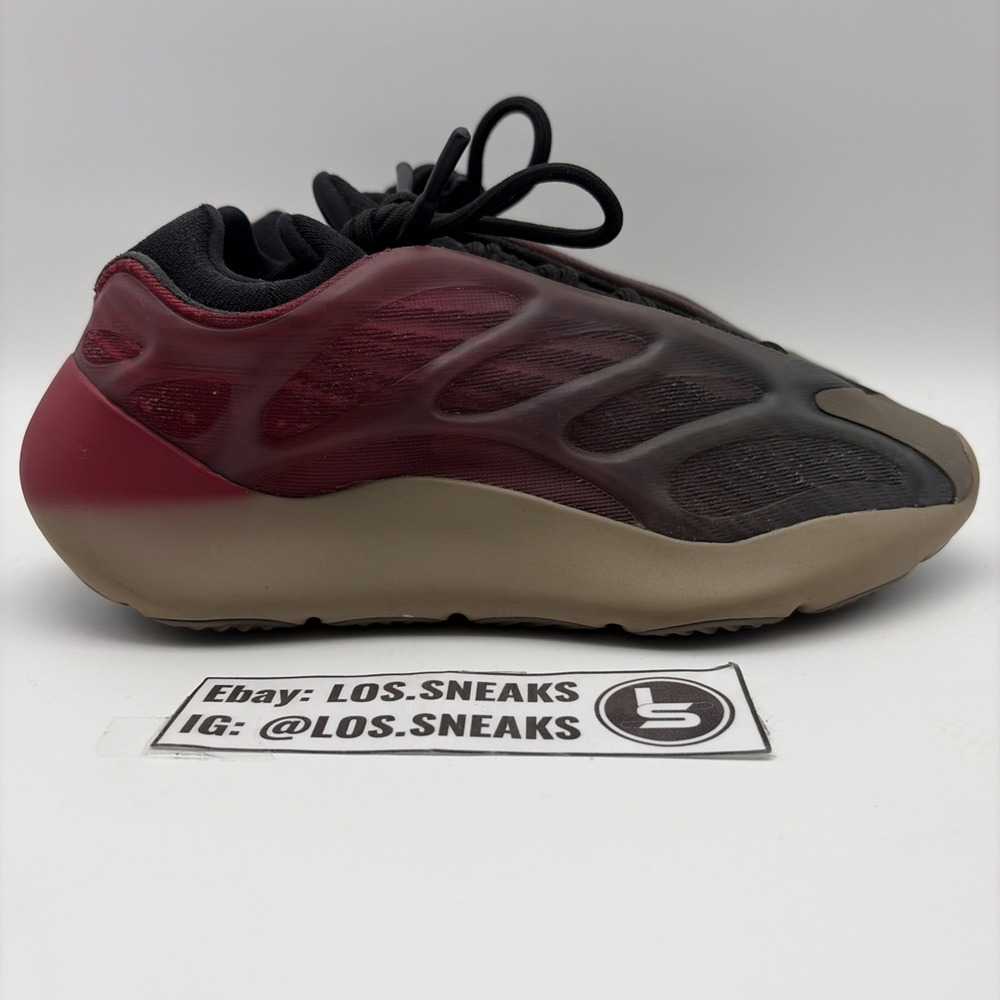 Size 7 - adidas Men's Yeezy 700 V3 Fade Carbon (GW1814)